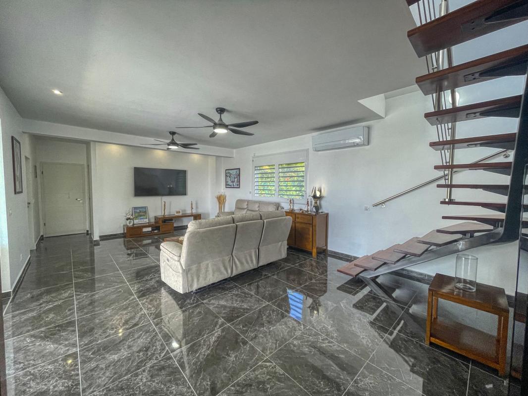 19.Location villa piscine vue mer St François Guadeloupe_Salon